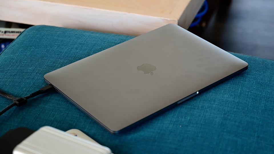 làm mát MacBook Pro 13 2020 Touch Bar M1