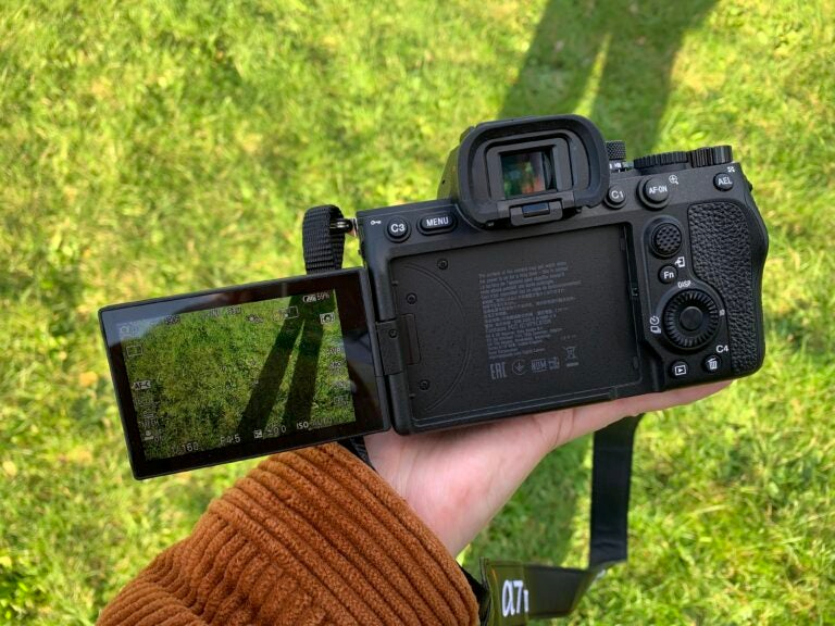 Máy ảnh Sony A7M4 Kit FE 28-70mm F3.5-5.6 OSS -3