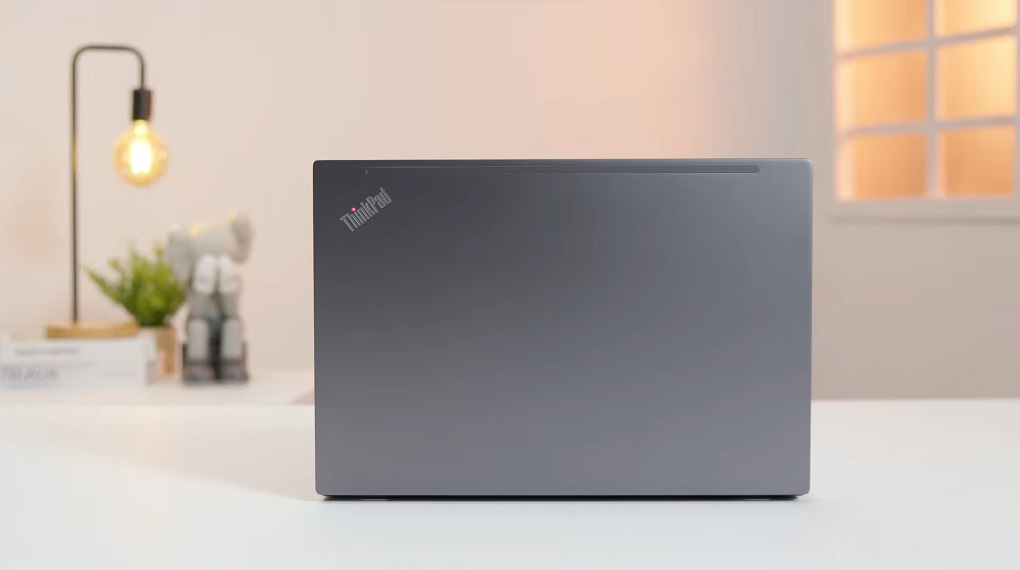 Máy tính xách tay LENOVO Thinkpad P15s G2 (20W600CQVN)/ Grey/ Intel Core i7-1165G7 ( 4.7Ghz,12MB)/ RAM 16GB/ 512GB SSD/ Nvidia Quadro T500 4GB GDDR6/ 15.6 inch FHD/ Win 11H/ 3Yrs